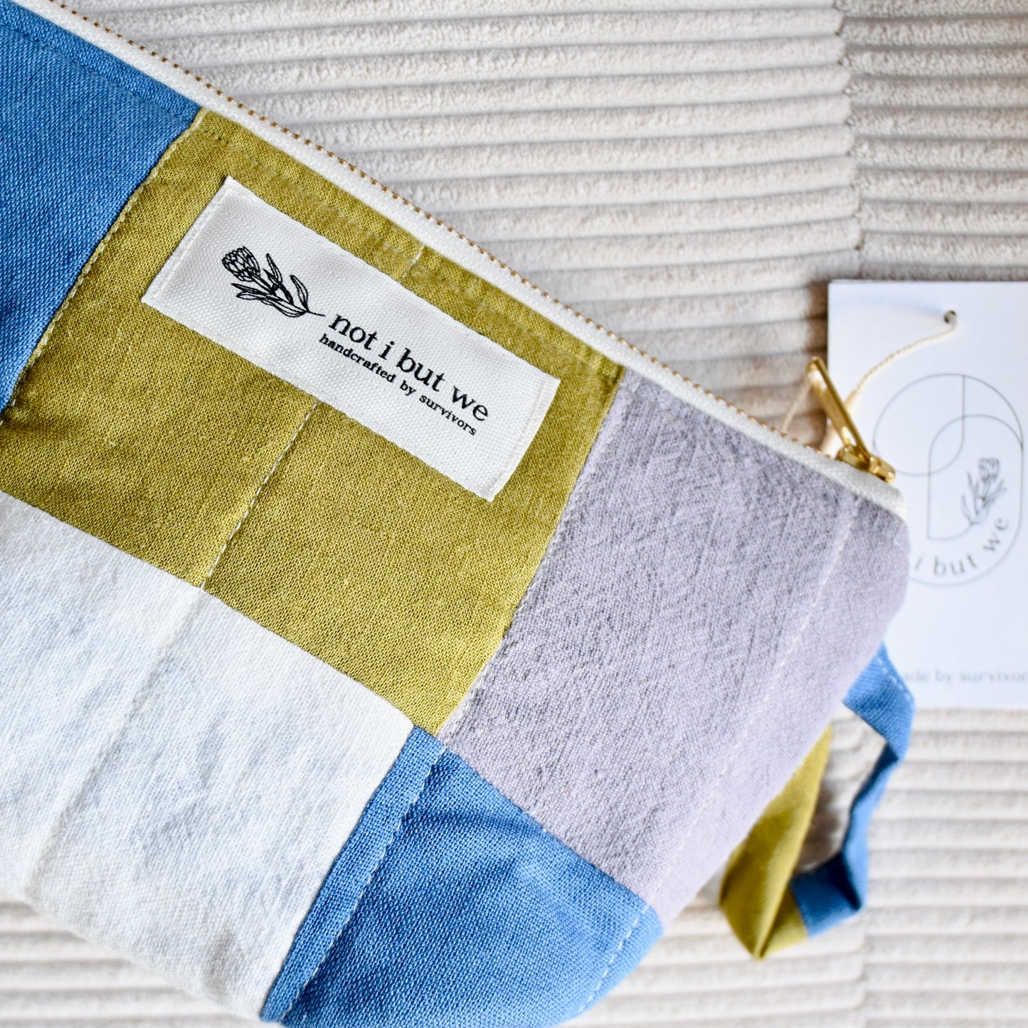 Not I But We Make-uptasjes